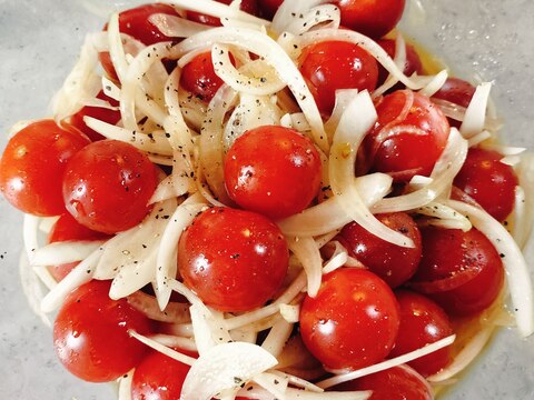 汁まで美味しい!新玉ねぎとプチトマトのマリネ